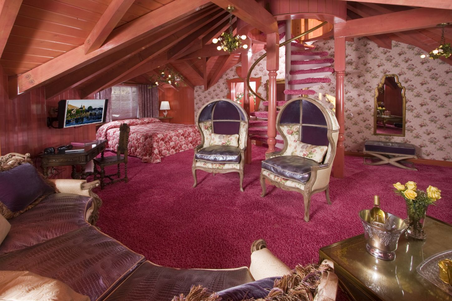 Ein Traum in Plüsch und Pink: eines der Zimmer im Madonna Inn