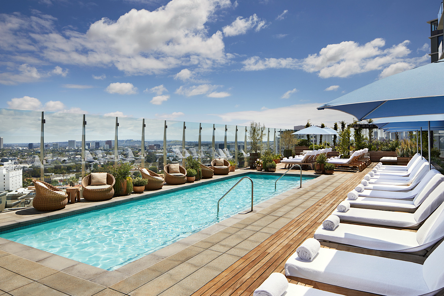 Die Poolbar im 1 Hotel West Hollywood