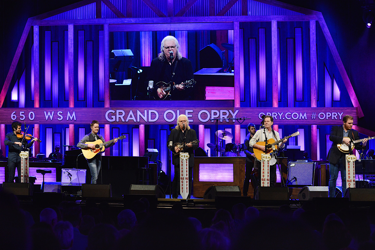 Die Live-Radioshow Grand Ole Opry mit einem Auftritt des Bluegrass-Stars Ricky Skaggs - die Show geht online weiter