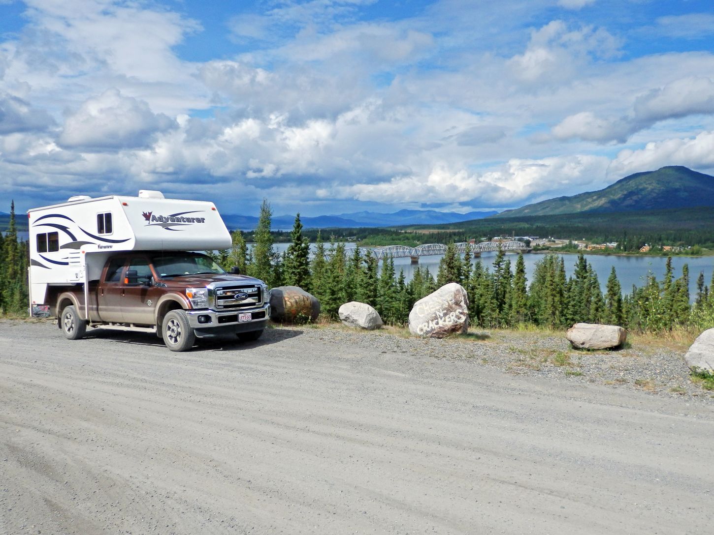 Truck Camper am Teslin Lake