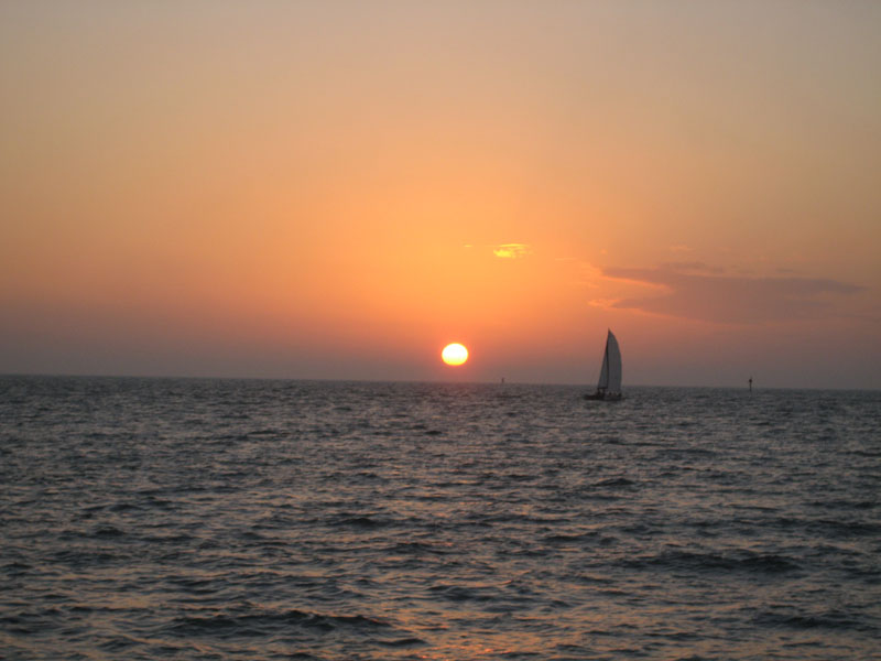 der Sonnenuntergang vom Boot aus der Sonnenuntergang vom Boot aus