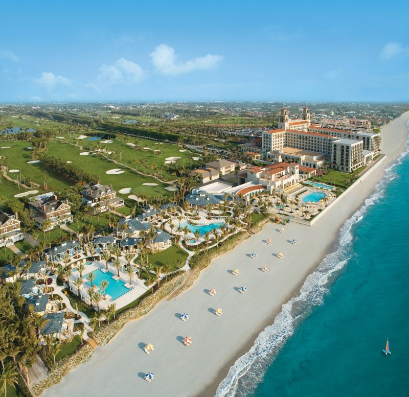 Blick auf Pools und Privatstrand Blick auf Pools und Privatstrand