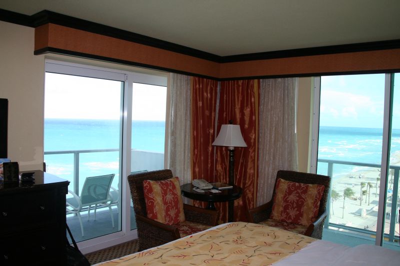 Blick in ein Eckzimmer Blick in ein Eckzimmer