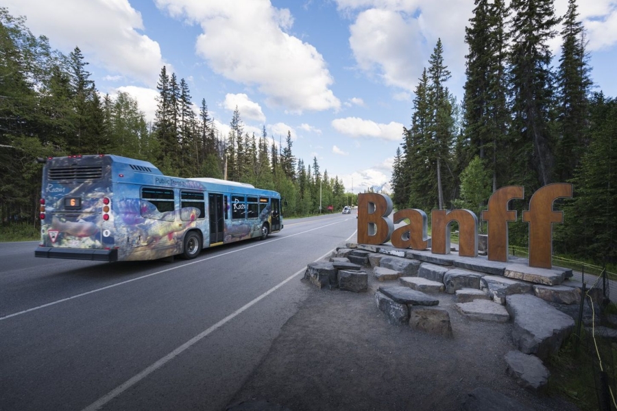 Mit dem Shuttle Bus zum Moraine Lake