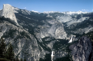 Half Dome mit Wasserfällen