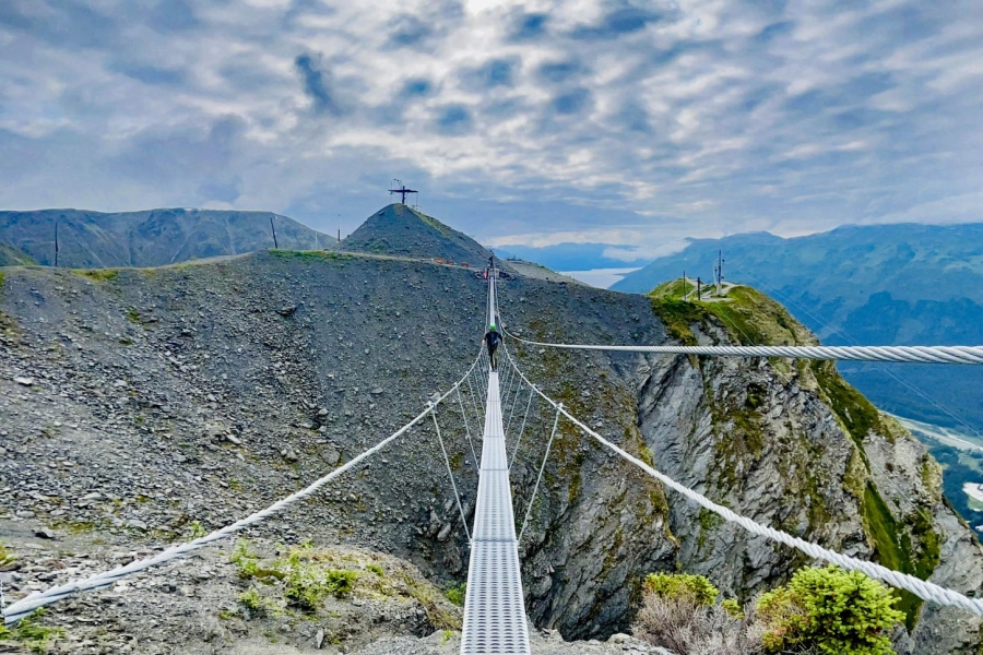 Die neuen Veilbreaker Skybridges in Girdwood bringen Mutige über die 800 Meter tiefe Schlucht