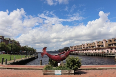 Mermaid Statue entlang des Elizabeth River Trail in Norfolk