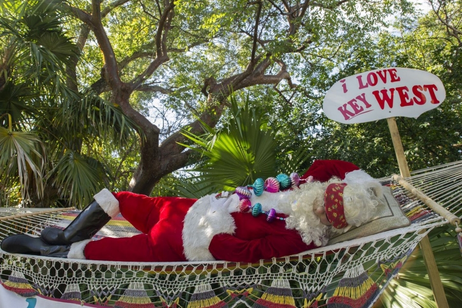 Florida Keys am Jahresende 2023: Eisbahn unter Palmen, Glitzernde Fassaden und eine schwebende Drag Queen