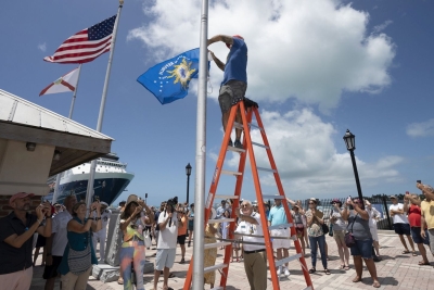 Hissen der Flagge der Conch Republic am Mallory Square