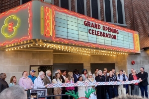 Eröffnung der Konzerthalle Ellis Theater in Philadelphia, Mississippi mit Marty Stuart 